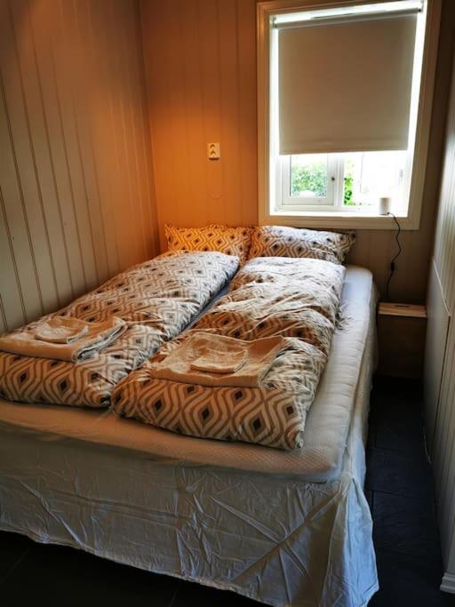 Nydelig Lite Hus Med Egen Vedfyrt Baksteovn. Villa Kaupanger Eksteriør billede